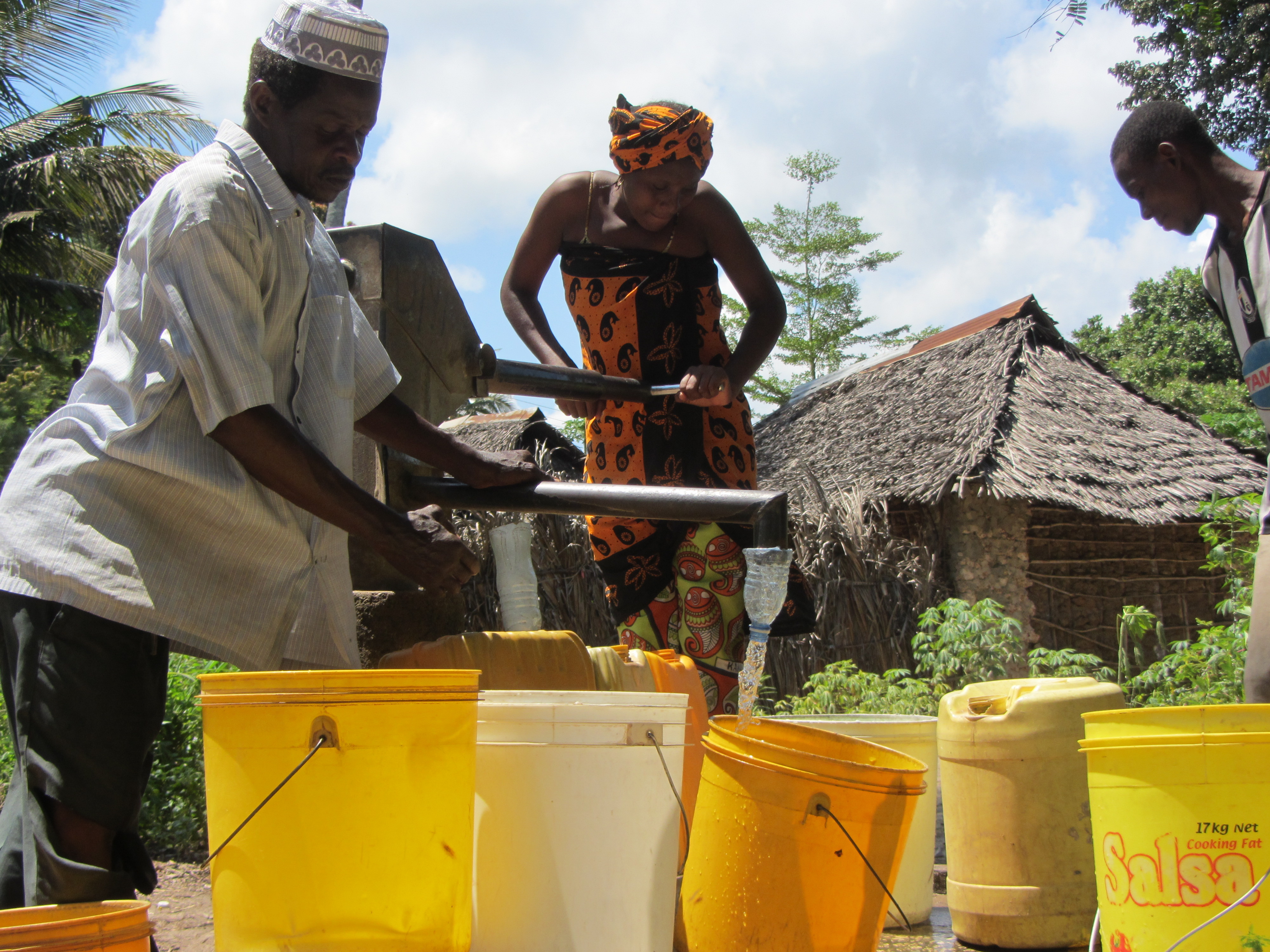 200 million people in Sub-Saharan Africa rely on handpumps to access groundwater © Tim Foster/REACH