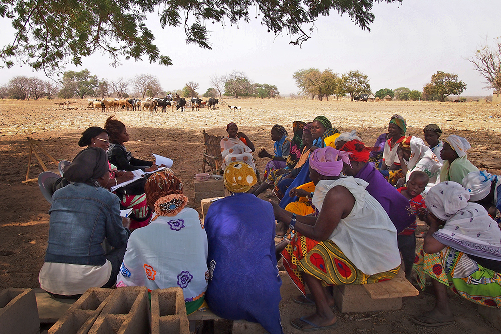 Focus Group Discussions in Burkina Faso; Credit: Sarah Dickin/SEI