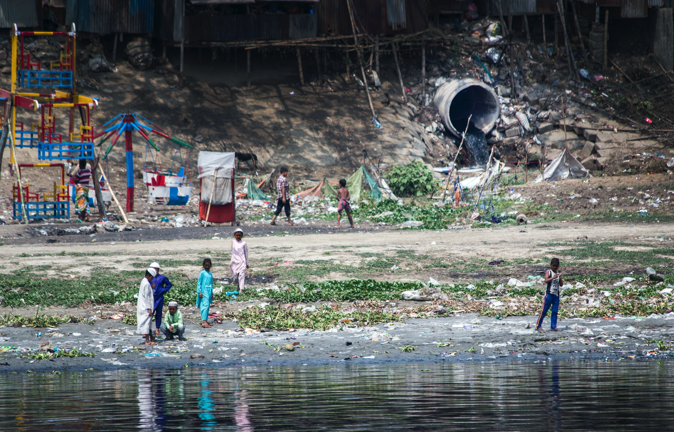 Pollution along the Turag river, Dhaka; Credit: Alice Chautard/REACH