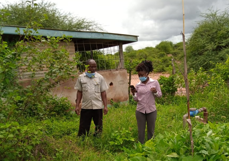 Mary Musenya Sammy working in the field in rural Kenya during the COVID19 pandemic