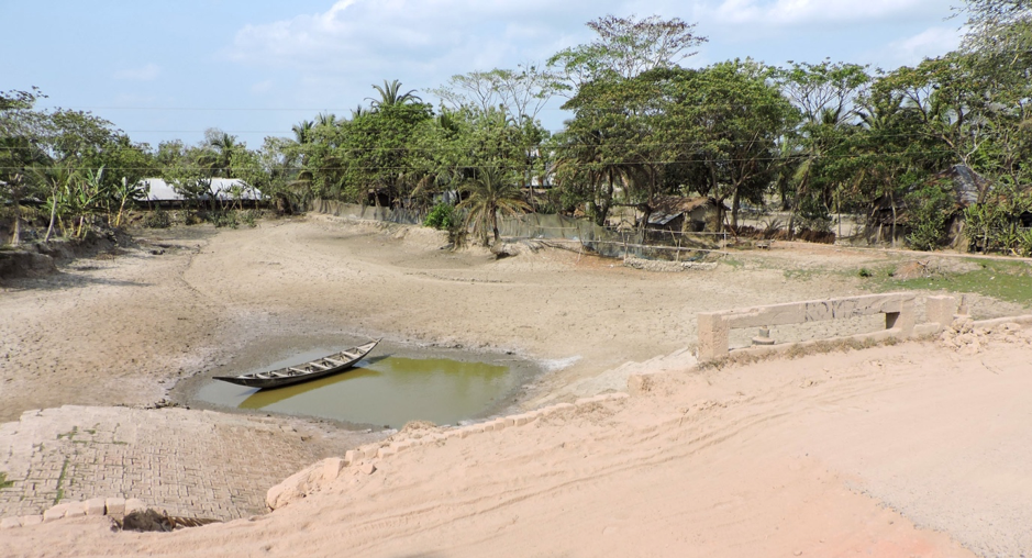 COVID19 exacerbates water insecurity challenges driven by the dry season in Coastal Bangladesh. Credit: REACH field officer